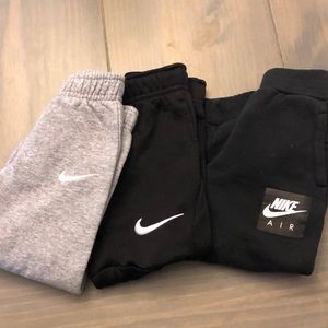 3 pairs of Nike 2t boy sweatpants